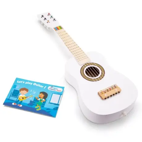 Детска дървена китара в бяло New Classic Toys – музикален инструмент за деца с реалистичен звук