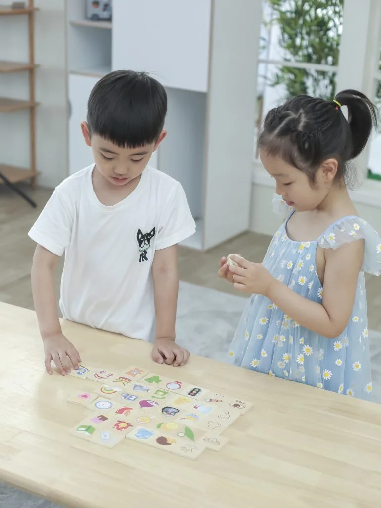 Дървена игра за запознаване със сетивата от Viga toys