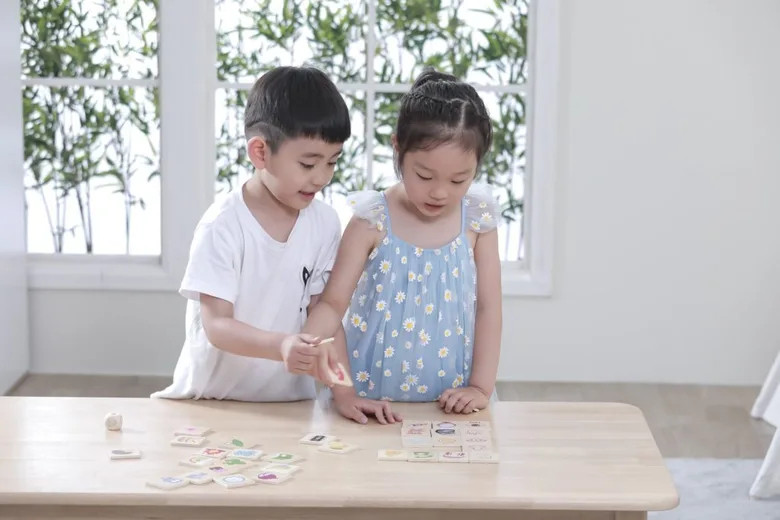 Дървена игра за запознаване със сетивата от Viga toys