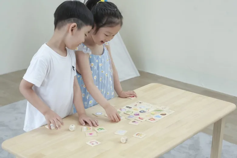 Дървена игра за запознаване със сетивата от Viga toys