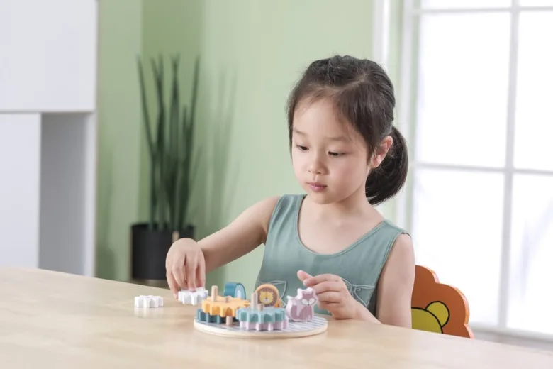 Дървена играчка със зъбчати колела Polar B