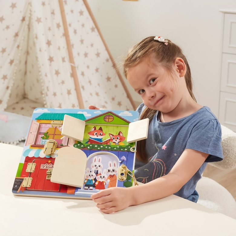 Цветна дървена дъска с ключалки от Viga toys