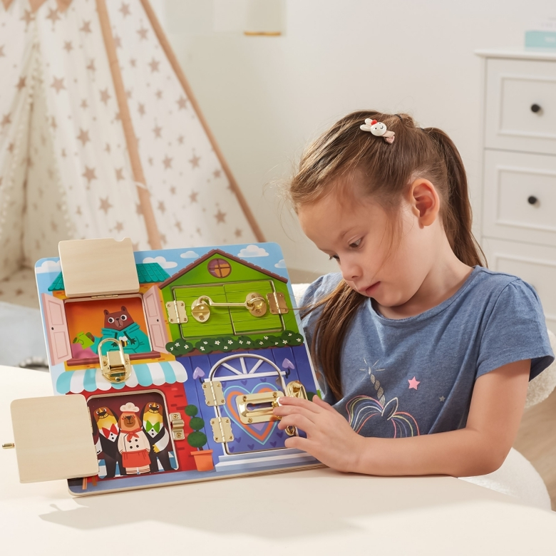 Цветна дървена дъска с ключалки от Viga toys