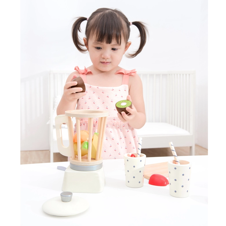 Детски дървен шейкър с плодове от New classic toys