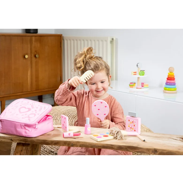 Детско козметично несесерче с принадлежности от New classic toys