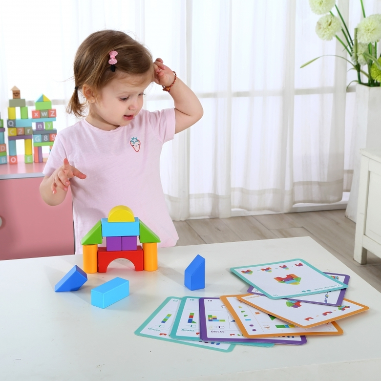 Дървена играчка с геометрични блокчета от Tooky Toy