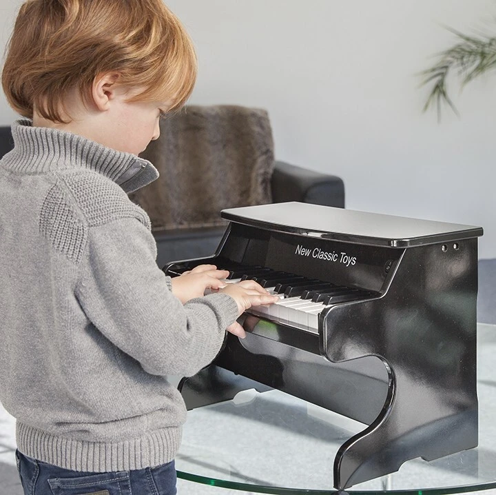 Дървено пиано от New classic toys