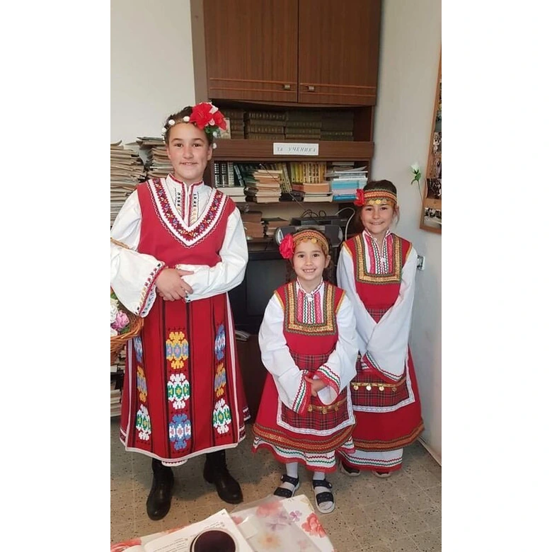 ДЕТСКА НАРОДНА НОСИЯ ЗА МОМИЧЕ - Модел 1