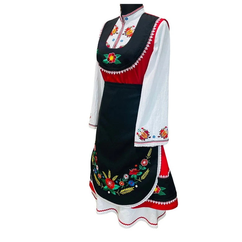 ДАМСКА НОСИЯ С БРОДЕРИЯ - модел 18