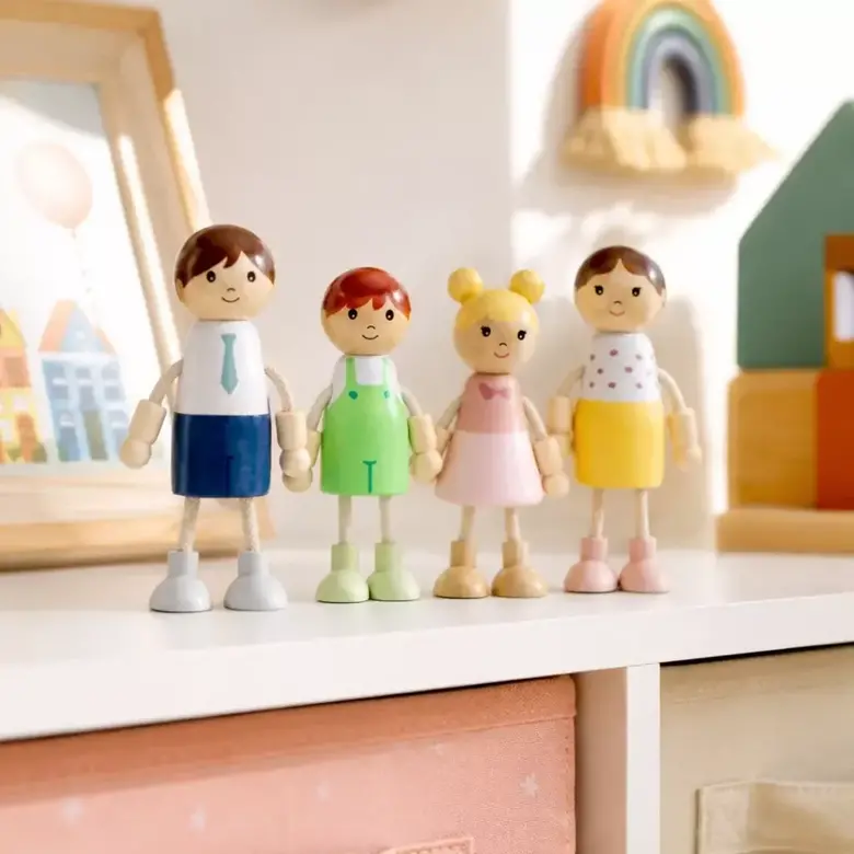 Дървено семейство за къща за кукли – New Classic Toys дървени кукли за ролеви игри