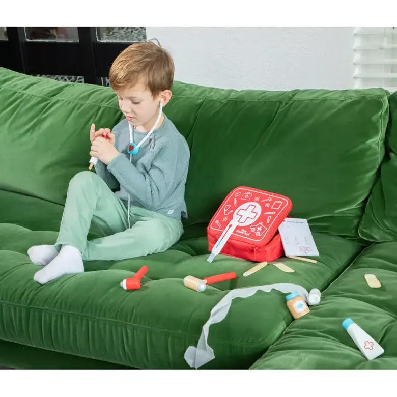 Докторски комплект в куфарче от New Classic Toys