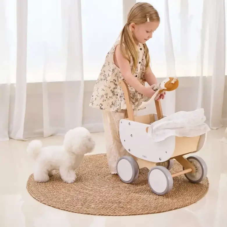 Дървена количка за кукли бяла VIGA Toys - за бутане и ролева игра